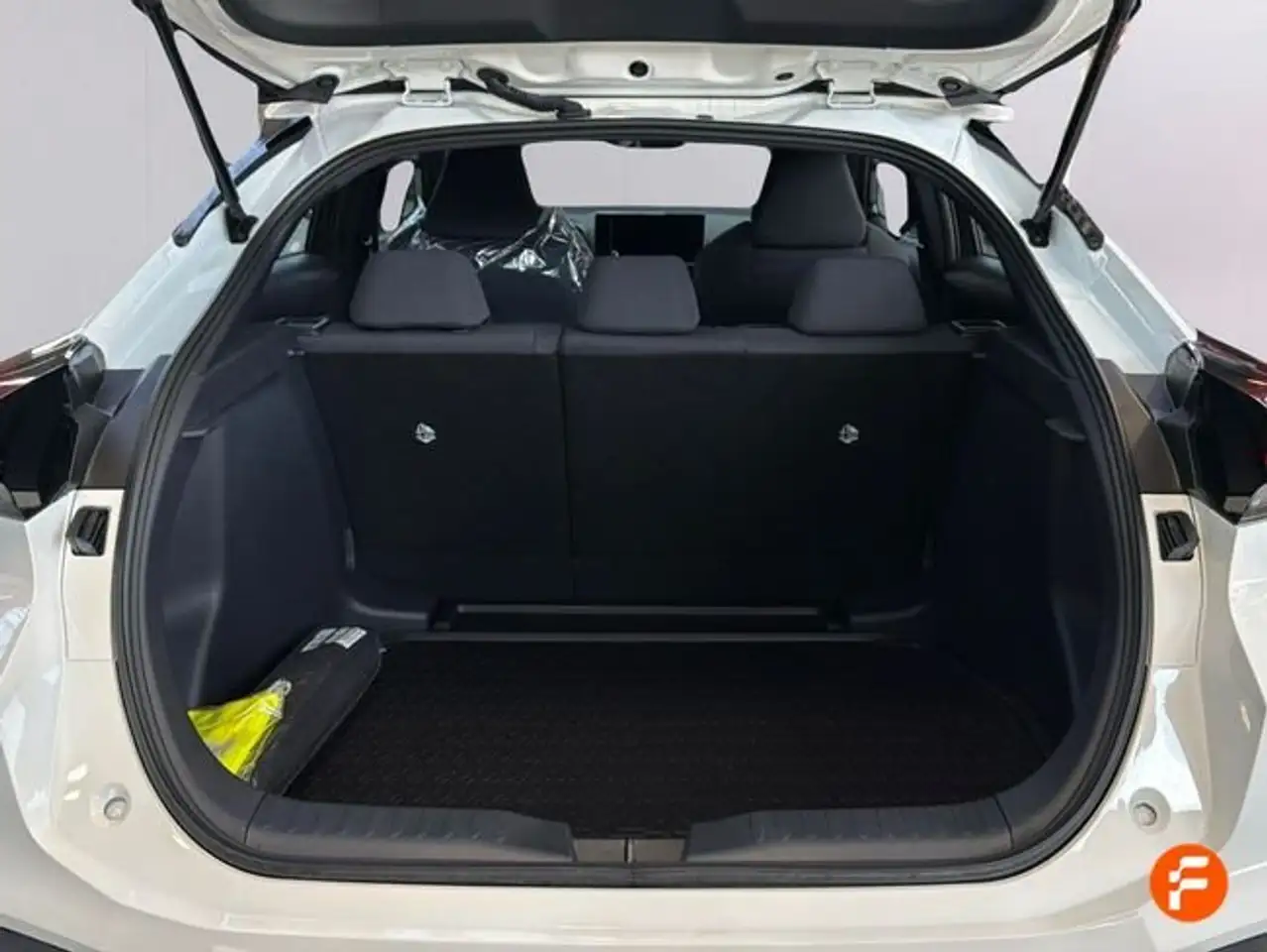 Toyota C-HR 140H Advance — Vehicle gallery 10