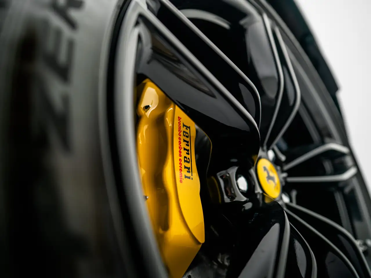 Ferrari Roma Spider - VERDE ZELTWEG - FERRARI HAMBURG — Vehicle gallery 18