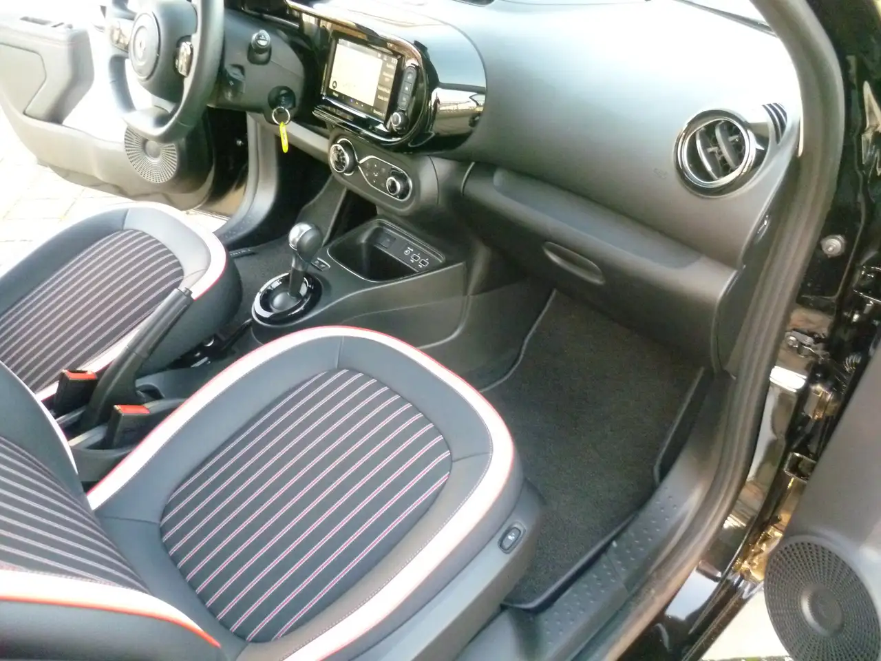 Renault Twingo Techno Electric — معرض صور السيارة 15