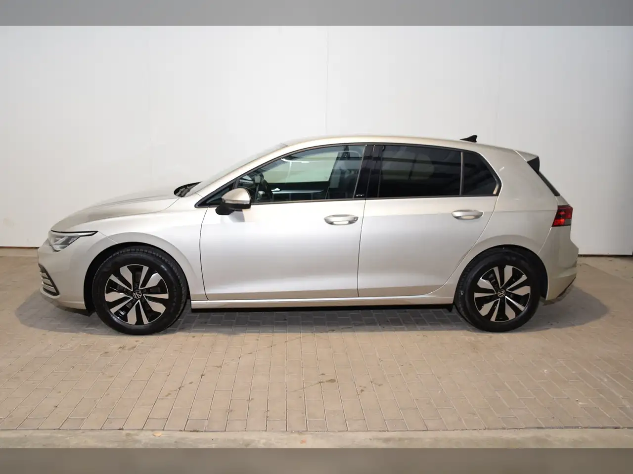 Volkswagen Golf VIII TSI MOVE DSG — Galería del vehículo 3