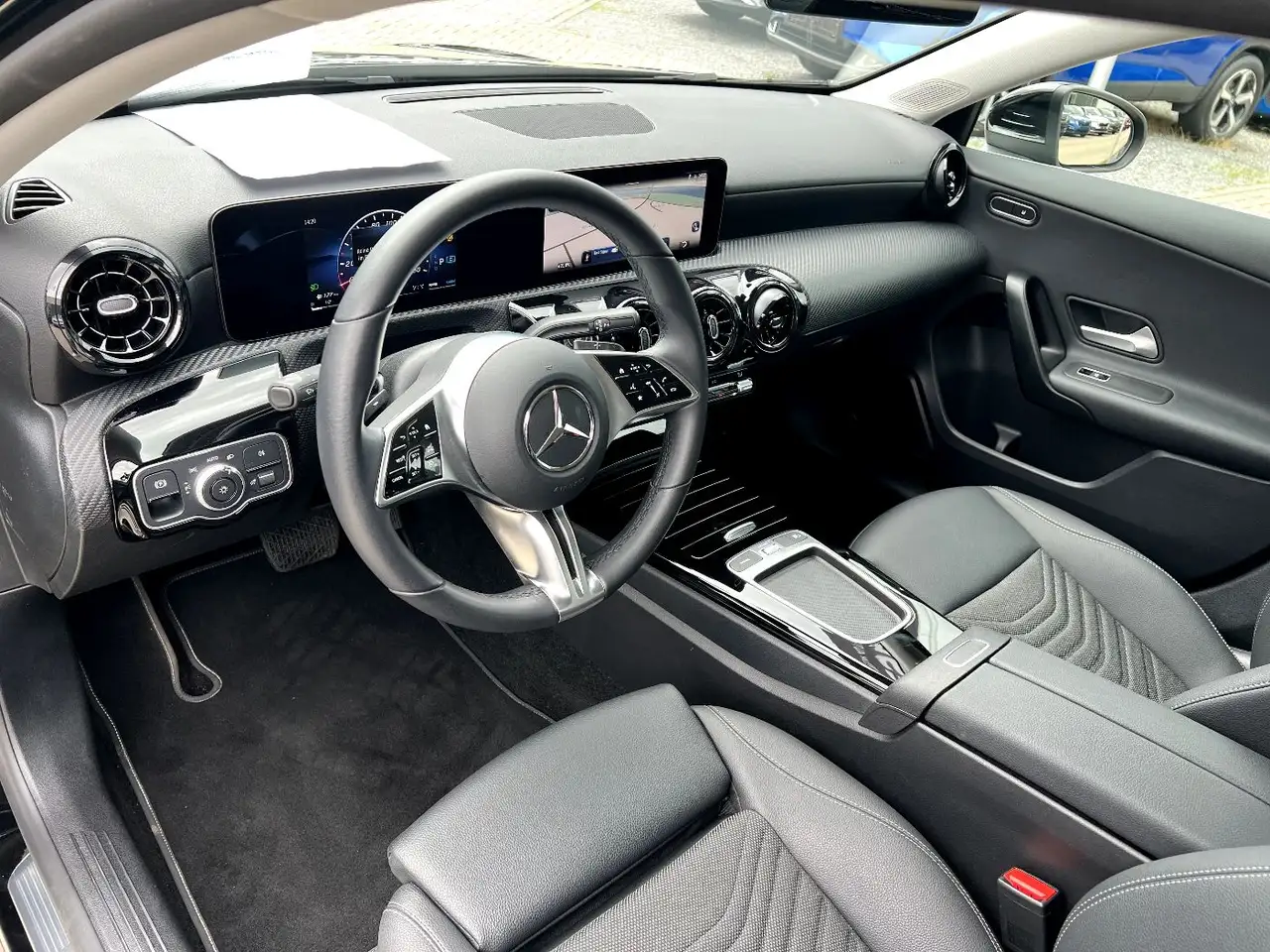 Mercedes-Benz A 180 DCT *LED Navi Leder Rückfahrkamera DAB* — Vehicle gallery 9