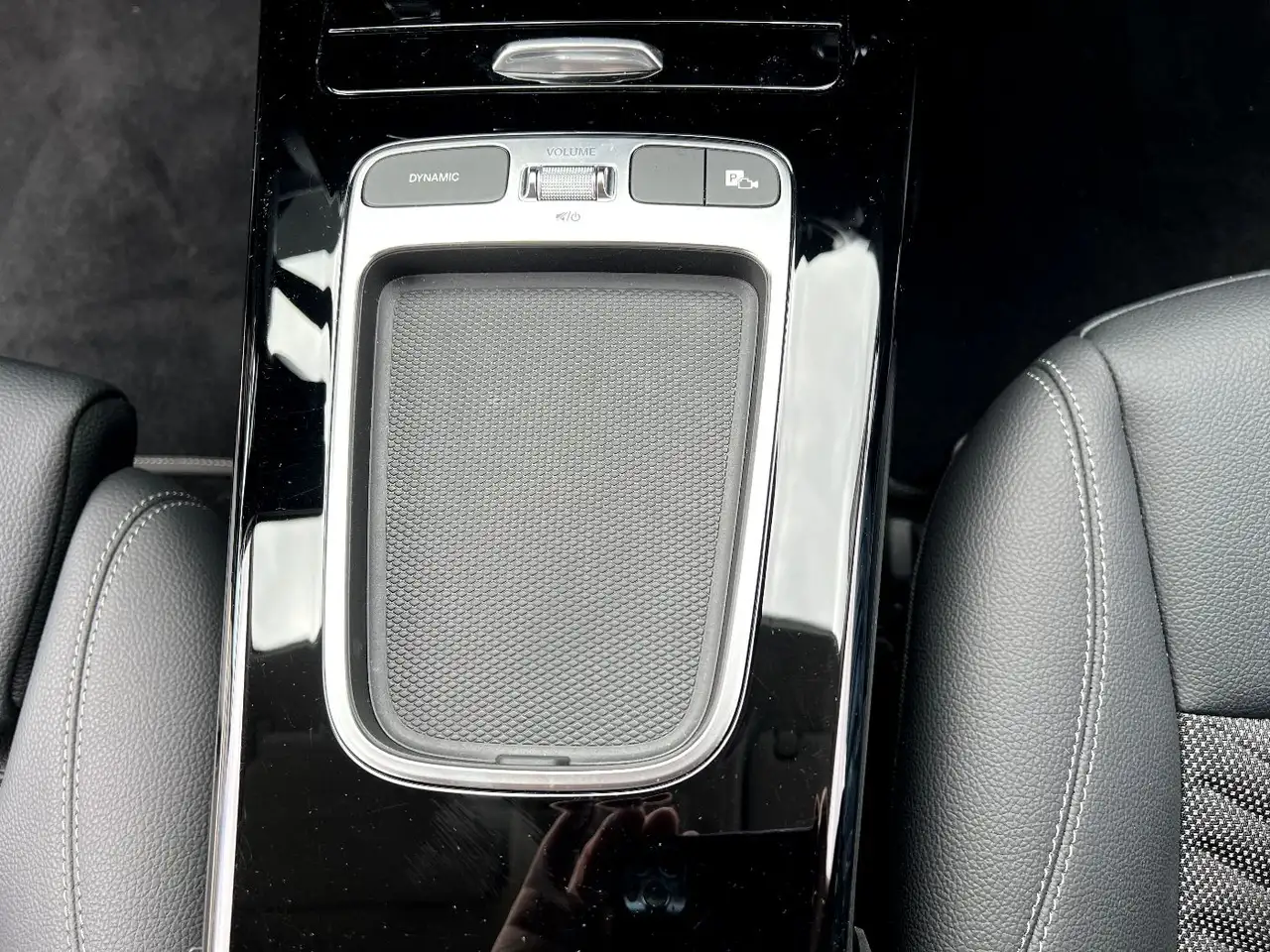 Mercedes-Benz A 180 DCT *LED Navi Leder Rückfahrkamera DAB* — Vehicle gallery 23