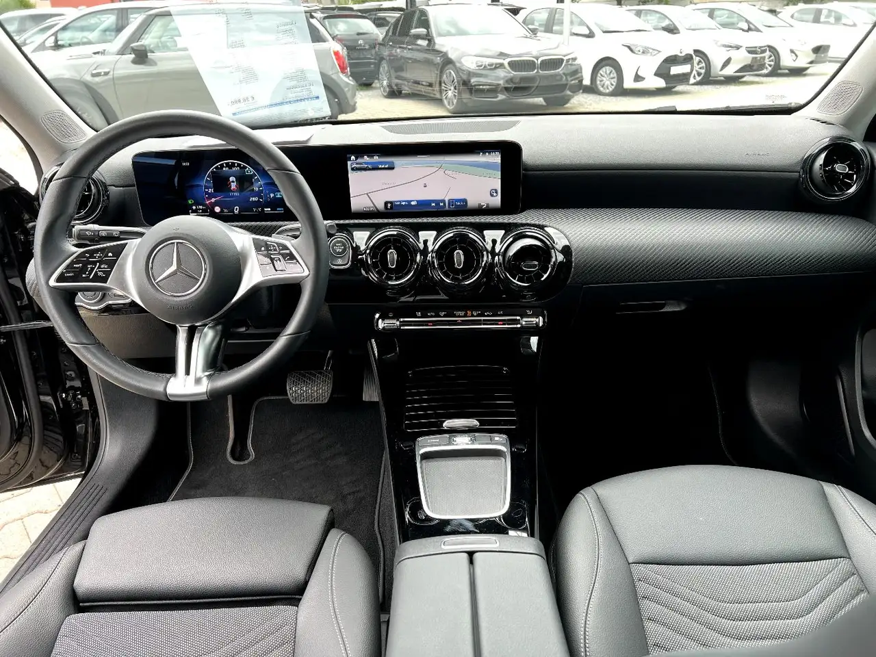 Mercedes-Benz A 180 DCT *LED Navi Leder Rückfahrkamera DAB* — Vehicle gallery 18