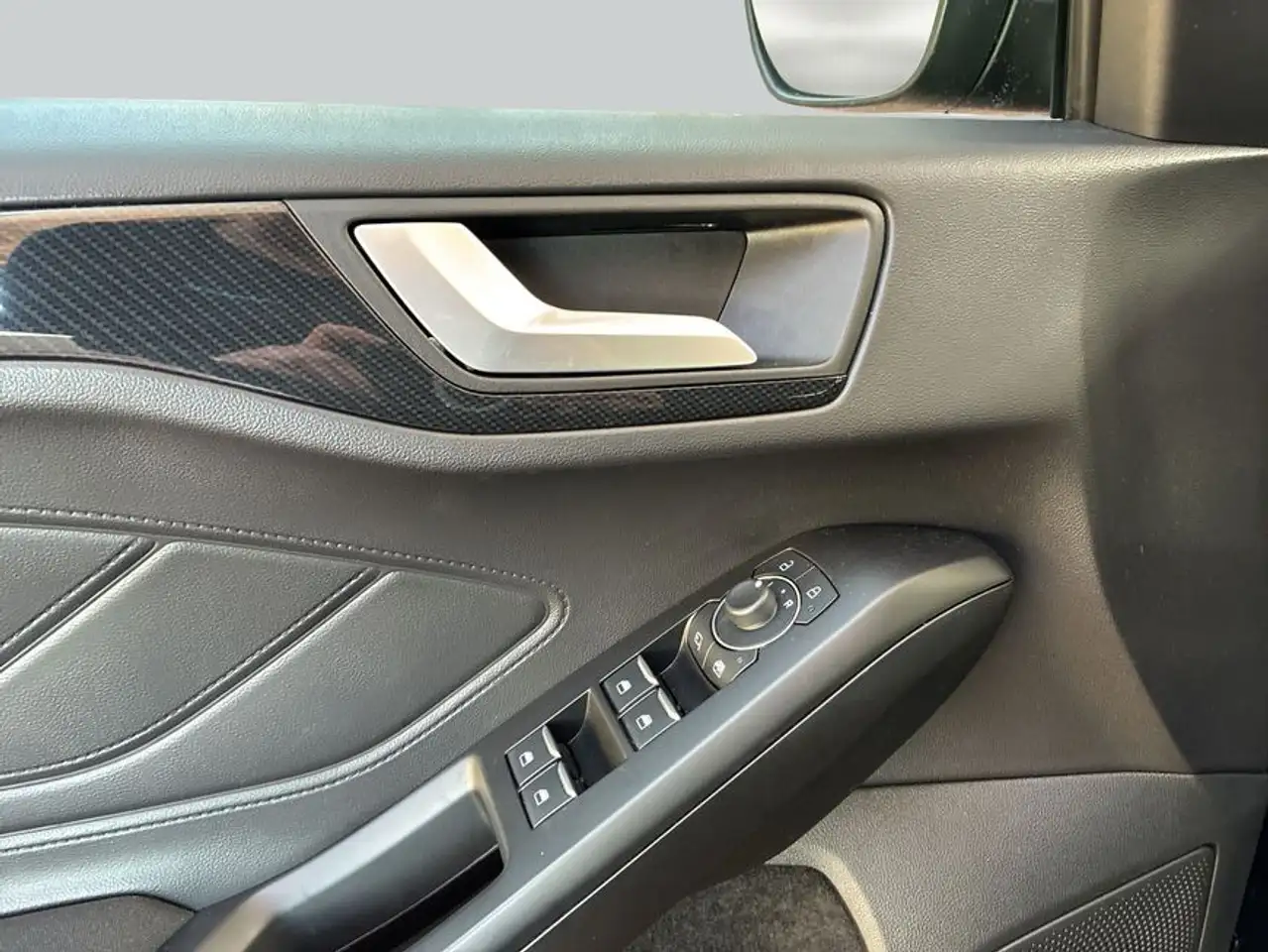 Ford Focus Turnier 1.0 EcoBoost Hybrid ST-LINE X — Galería del vehículo 15