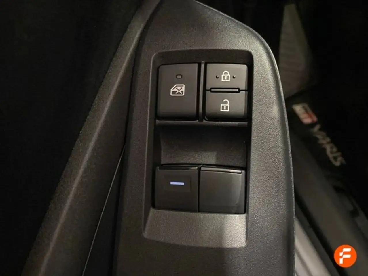 Toyota Yaris 1.6T 276 AUTOMÁTICO RZ — Vehicle gallery 17