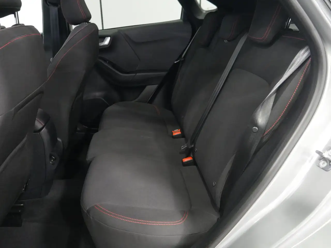 Ford Puma 1.0 EcoBoost MHEV ST-Line 125 — معرض صور السيارة 20
