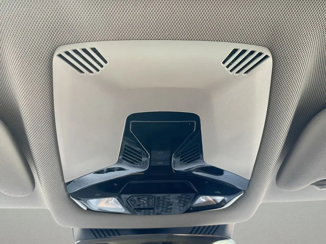 MINI Cooper 5 puertas C Essential Aut. — معرض صور السيارة 18