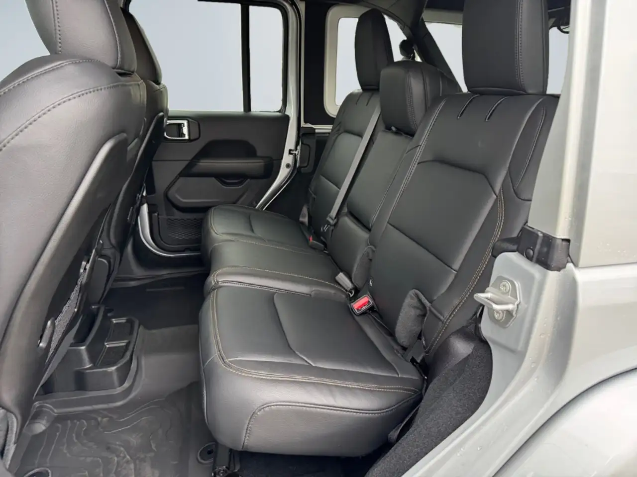 Jeep Wrangler Unlimited Sahara 2.0 T-GDI Hardtop Navi Soundsyste — معرض صور السيارة 13