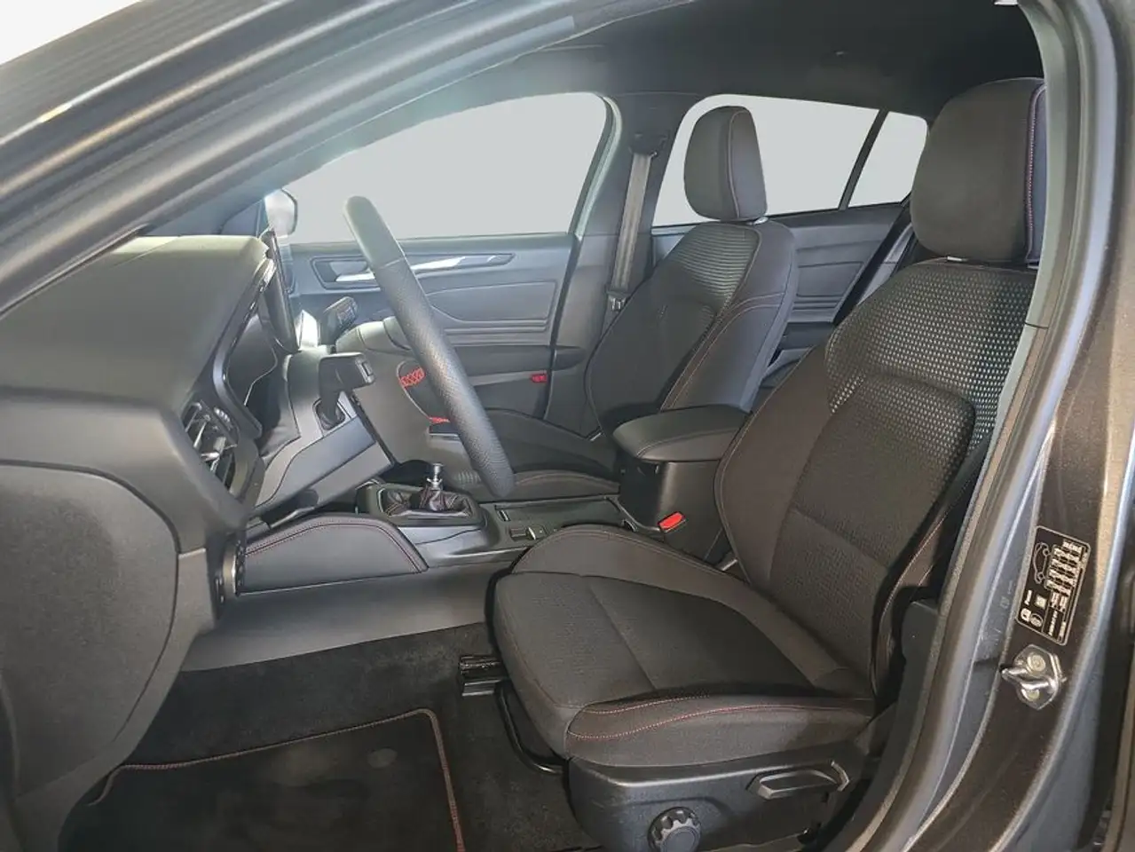 Ford Focus Turnier 1.0 EcoBoost Hybrid ST-LINE X — Vehicle gallery 10