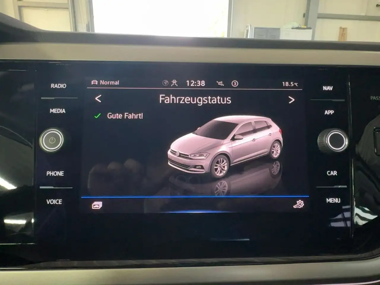 Volkswagen Polo Move 1.0 TSI DSG Klima SHZ IQ.LIGHT APP — معرض صور السيارة 16