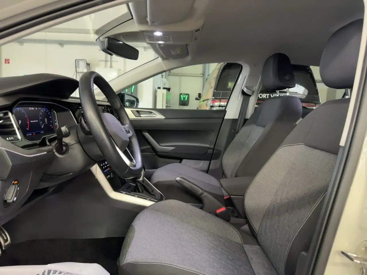 Volkswagen Polo Move 1.0 TSI DSG Klima SHZ IQ.LIGHT APP — معرض صور السيارة 7