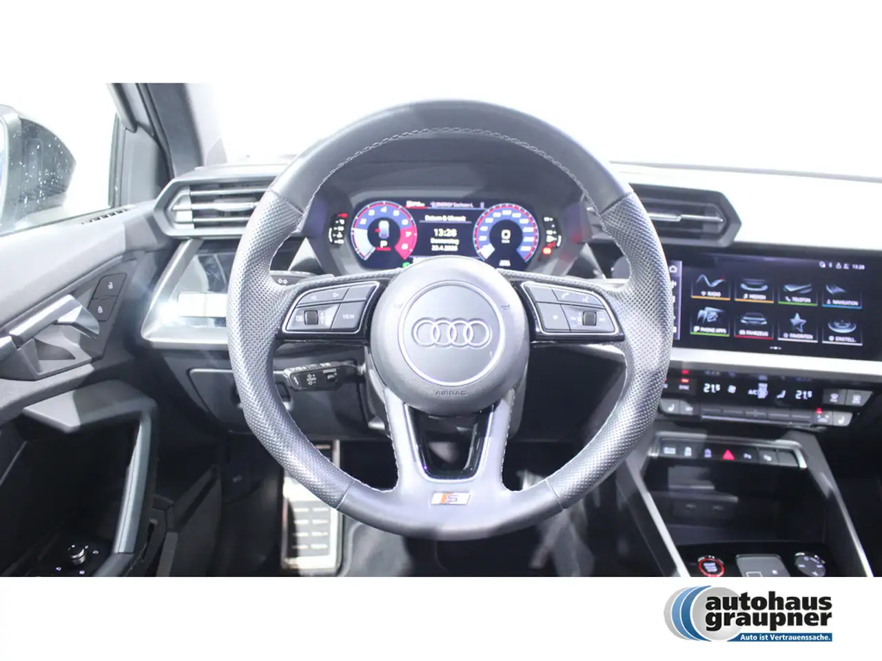 Audi S3 Sportback 2.0 TFSI quattro SHZ MATRIX-LED — Vehicle gallery 16