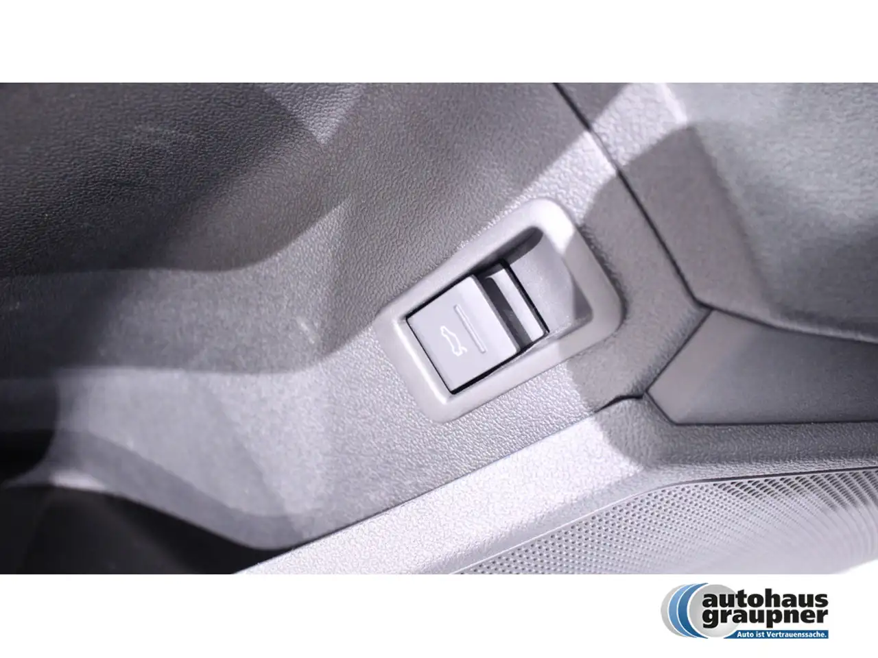 Audi S3 Sportback 2.0 TFSI quattro SHZ MATRIX-LED — Vehicle gallery 13