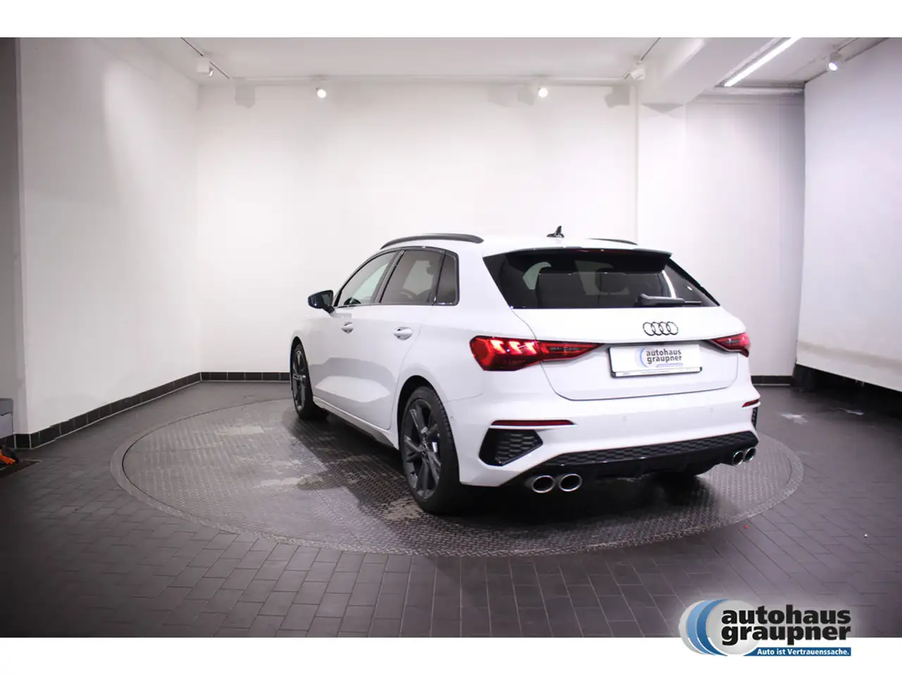 Audi S3 Sportback 2.0 TFSI quattro SHZ MATRIX-LED — Vehicle gallery 2