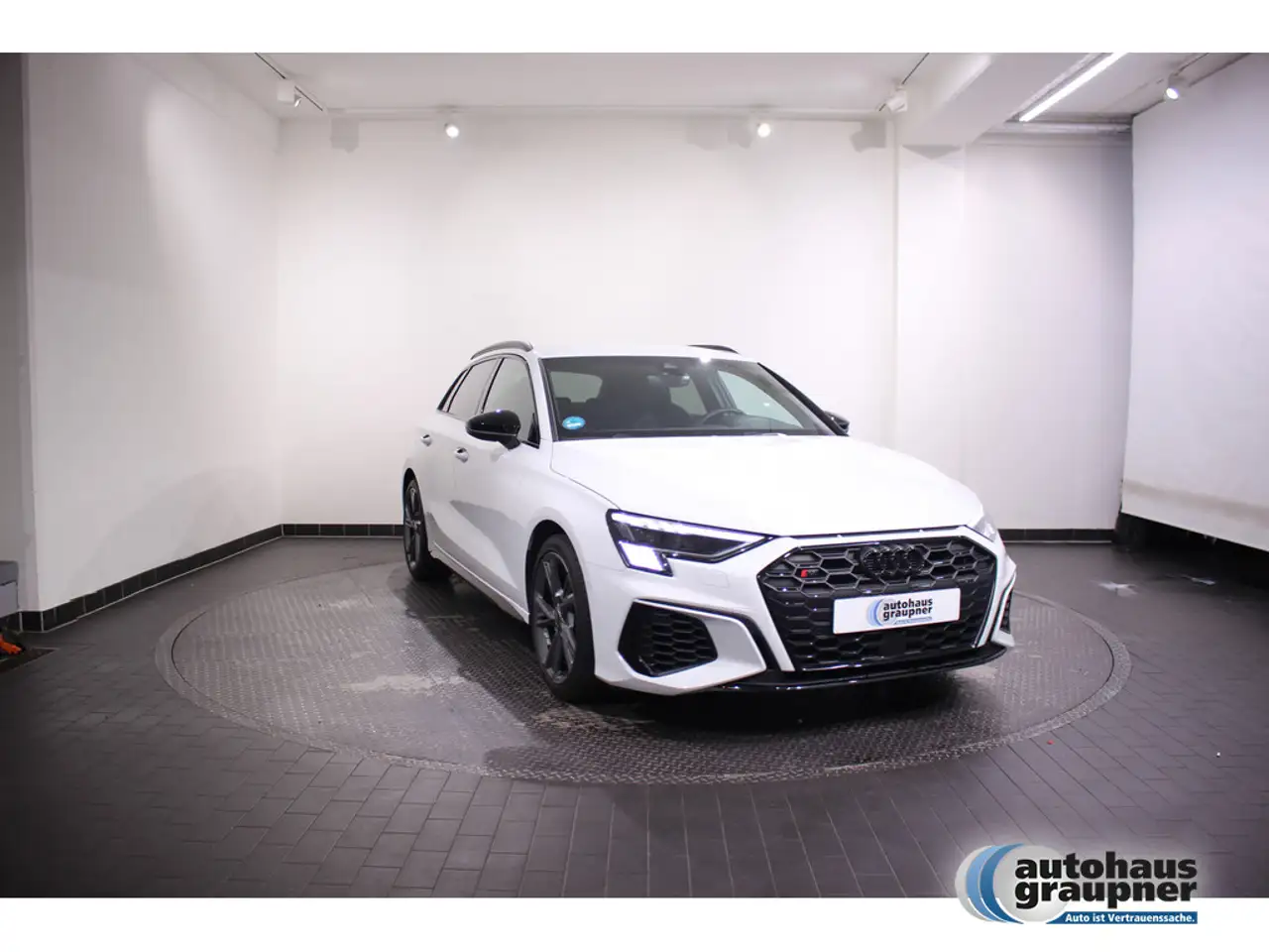 Audi S3 Sportback 2.0 TFSI quattro SHZ MATRIX-LED — Vehicle gallery 5