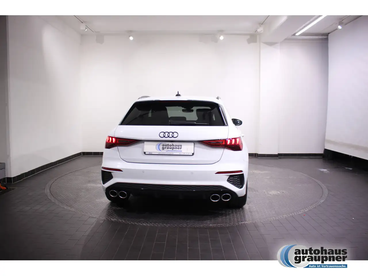 Audi S3 Sportback 2.0 TFSI quattro SHZ MATRIX-LED — Vehicle gallery 3