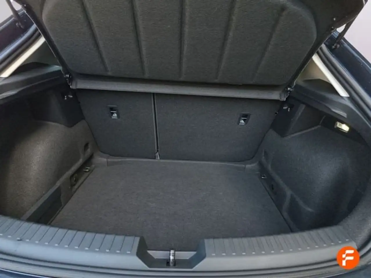 SEAT Leon 1.5 TSI S&S Style 25º Aniversario 115 — Vehicle gallery 10