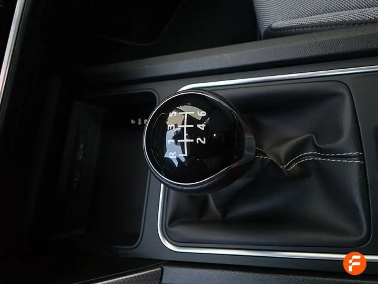 SEAT Leon 1.5 TSI S&S Style 25º Aniversario 115 — Vehicle gallery 29