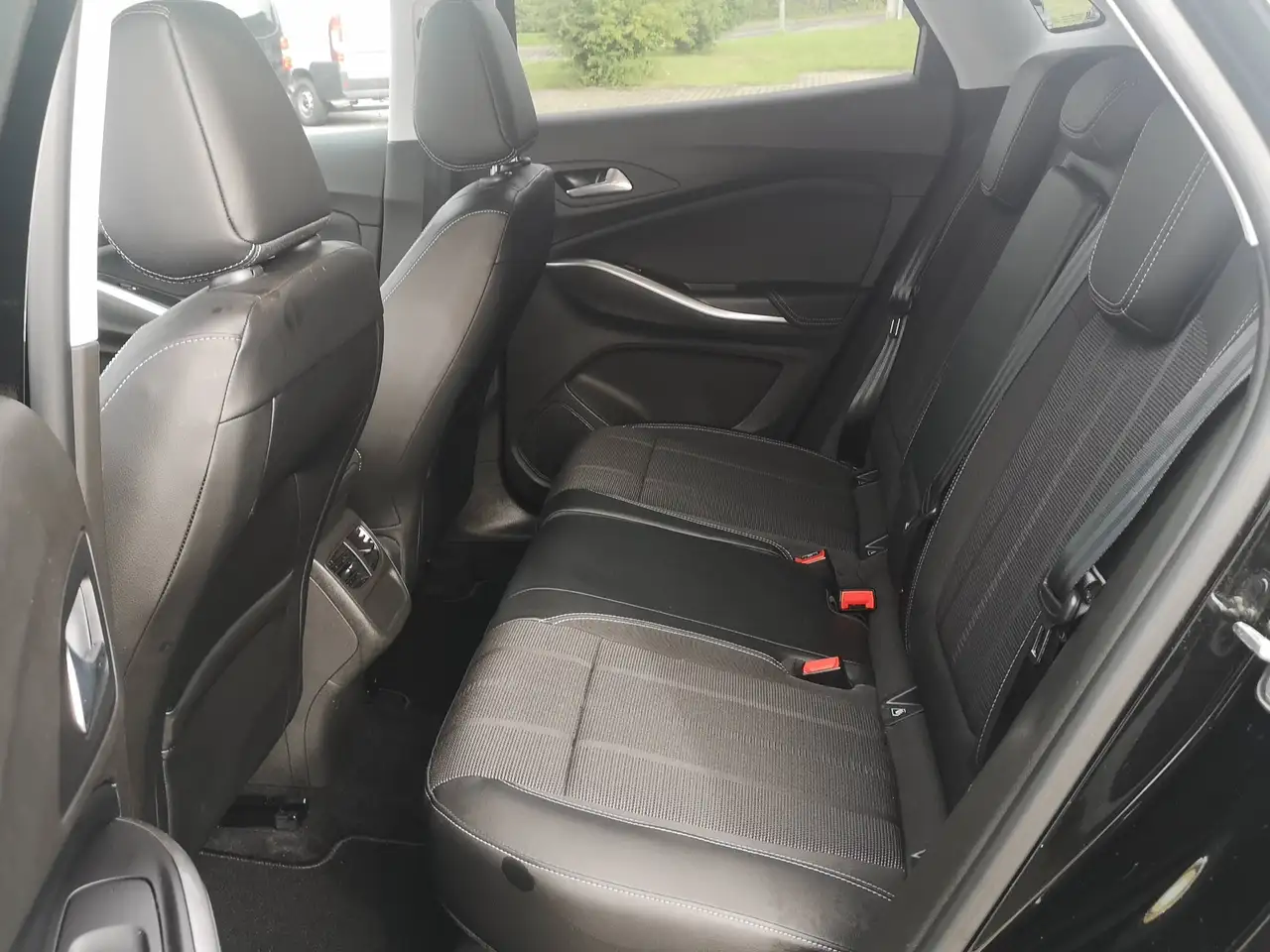 Opel Grandland GS 1.2 Turbo 130PS MT6 / Navi, IntelliLux, PDC — Vehicle gallery 10