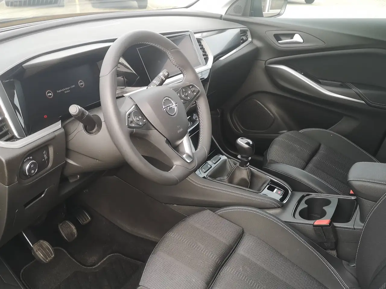 Opel Grandland GS 1.2 Turbo 130PS MT6 / Navi, IntelliLux, PDC — Vehicle gallery 14
