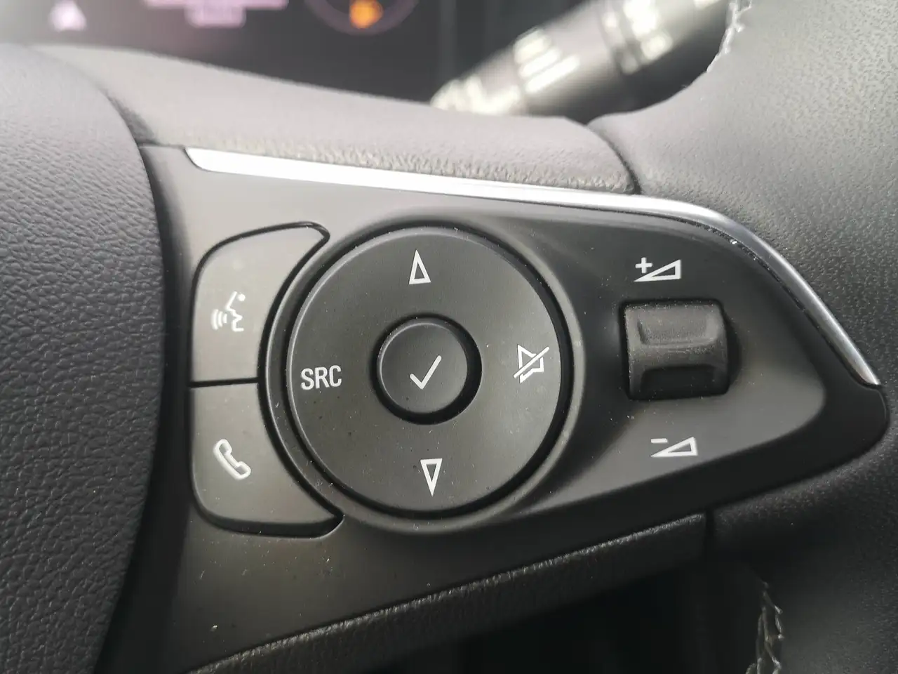 Opel Grandland GS 1.2 Turbo 130PS MT6 / Navi, IntelliLux, PDC — Vehicle gallery 28