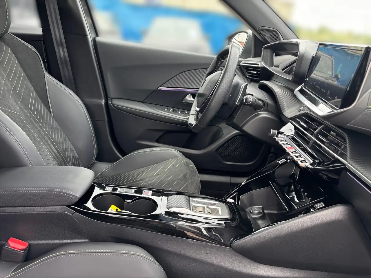 Peugeot 2008 1.2 PureTech 130 GT KeyLess LED Navi PDC — Galería del vehículo 14
