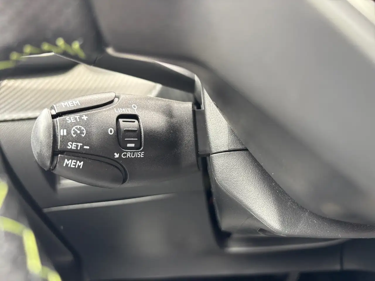 Peugeot 2008 1.2 PureTech 130 GT KeyLess LED Navi PDC — Galería del vehículo 7