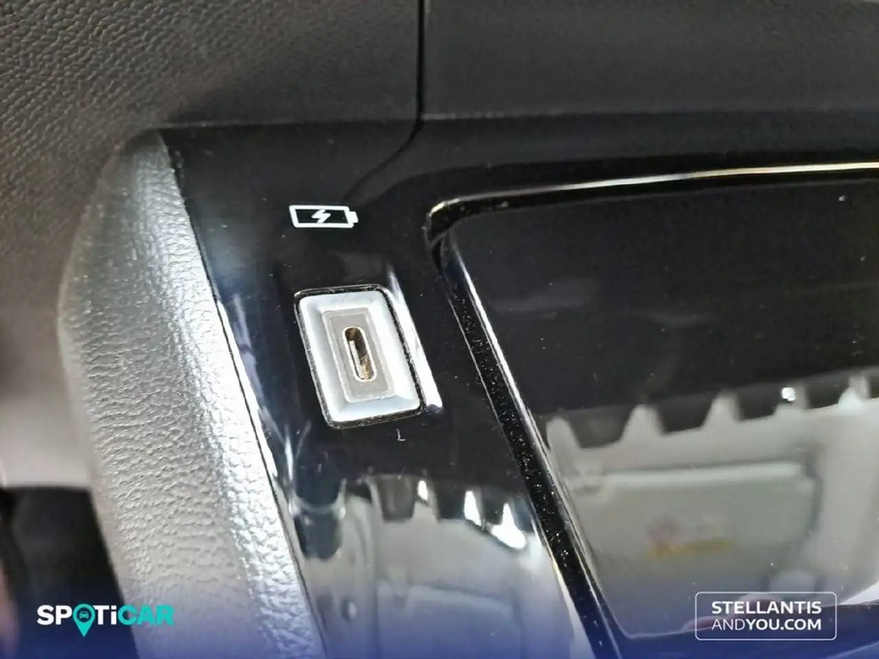 Peugeot 208 Style Eléctrico 136 — معرض صور السيارة 24