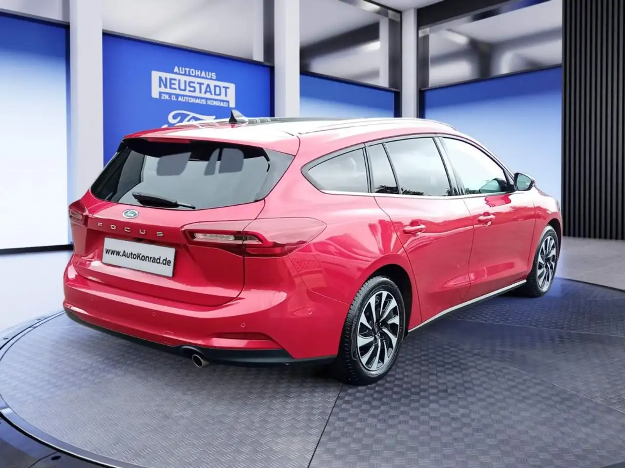 Ford Focus Turnier 1.0 EcoBoost Hybrid TITANIUM X *PanoDach* — معرض صور السيارة 5