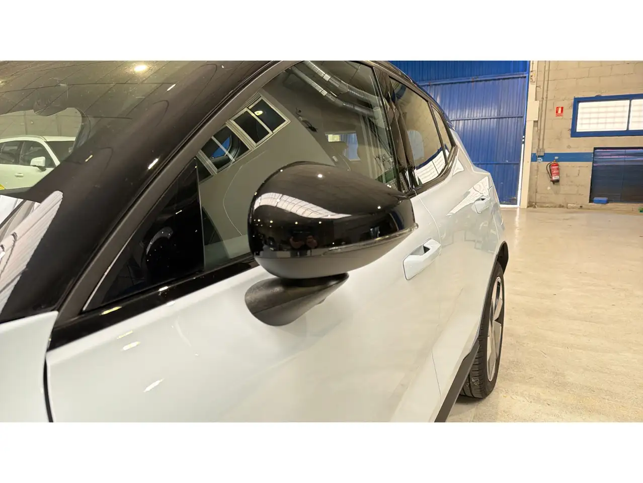 Volvo EX30 Single Extended Range Ultra RWD — Galerie du véhicule 35