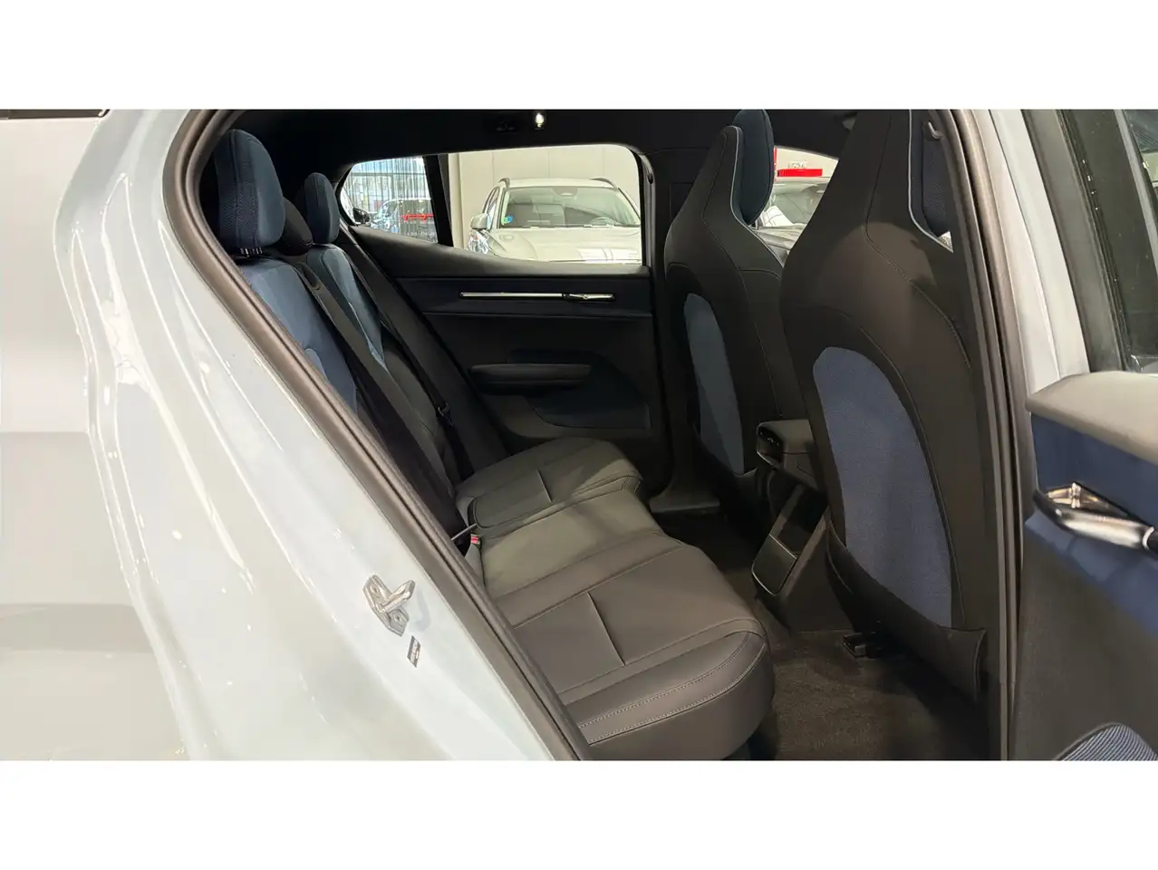 Volvo EX30 Single Extended Range Ultra RWD — Galerie du véhicule 28