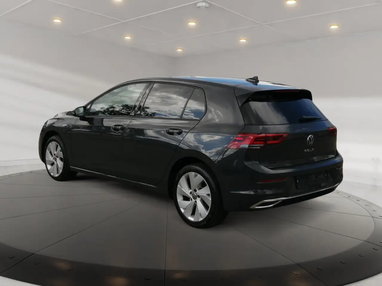 Volkswagen Golf VIII 1.5TSI MOVE KAMERA LANE 17Zoll Kam. — معرض صور السيارة 4