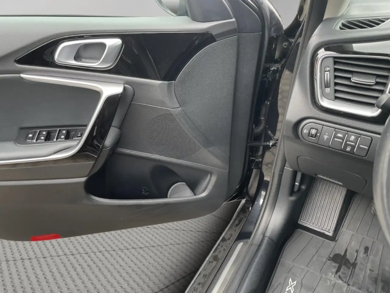 Kia XCeed Vision Navi Klima DAB SHZ LED Tempomat — Vehicle gallery 12