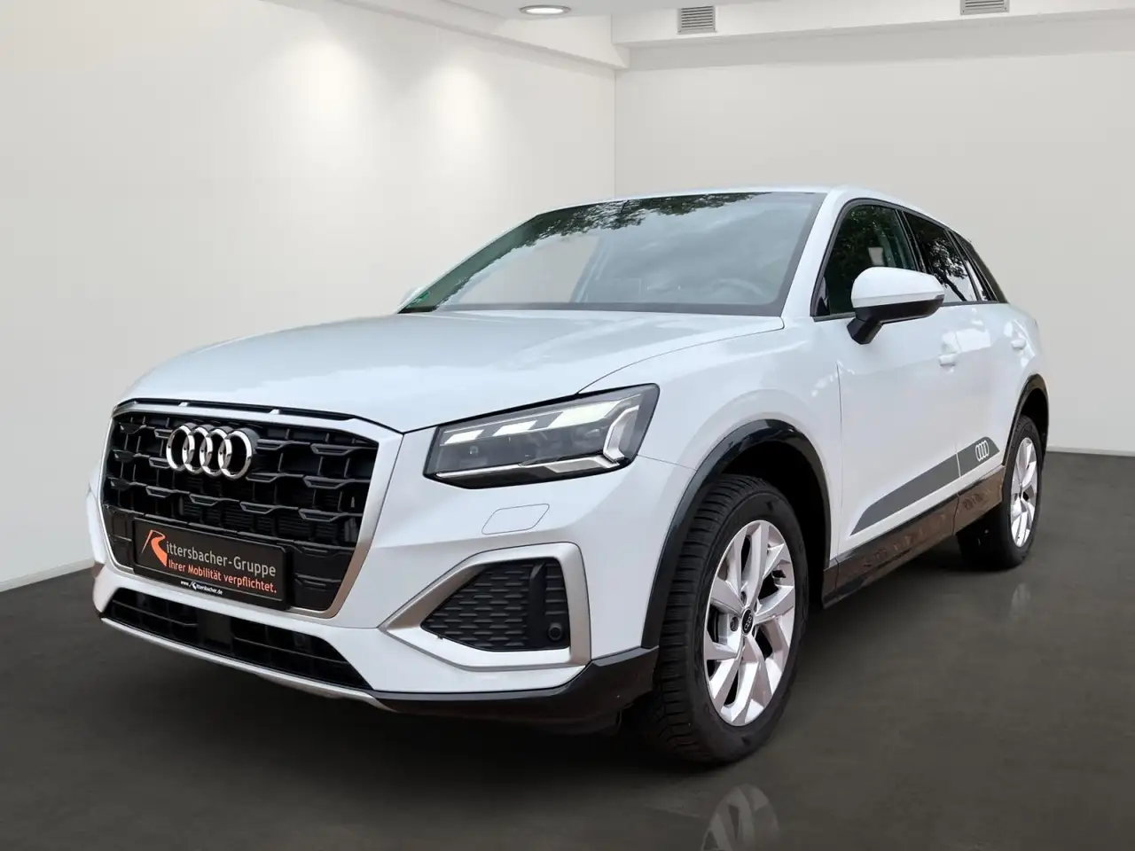 Audi Q2 35 TFSI advanced AHK Standheizung RFK — Galería del vehículo 2