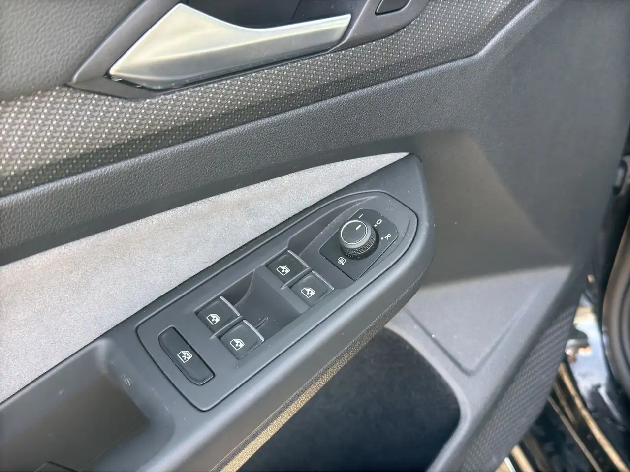 Volkswagen Golf VIII 1.5 eTSI DSG R-LINE*BLACK-STYLE*IQ.LIG — Galerie du véhicule 25