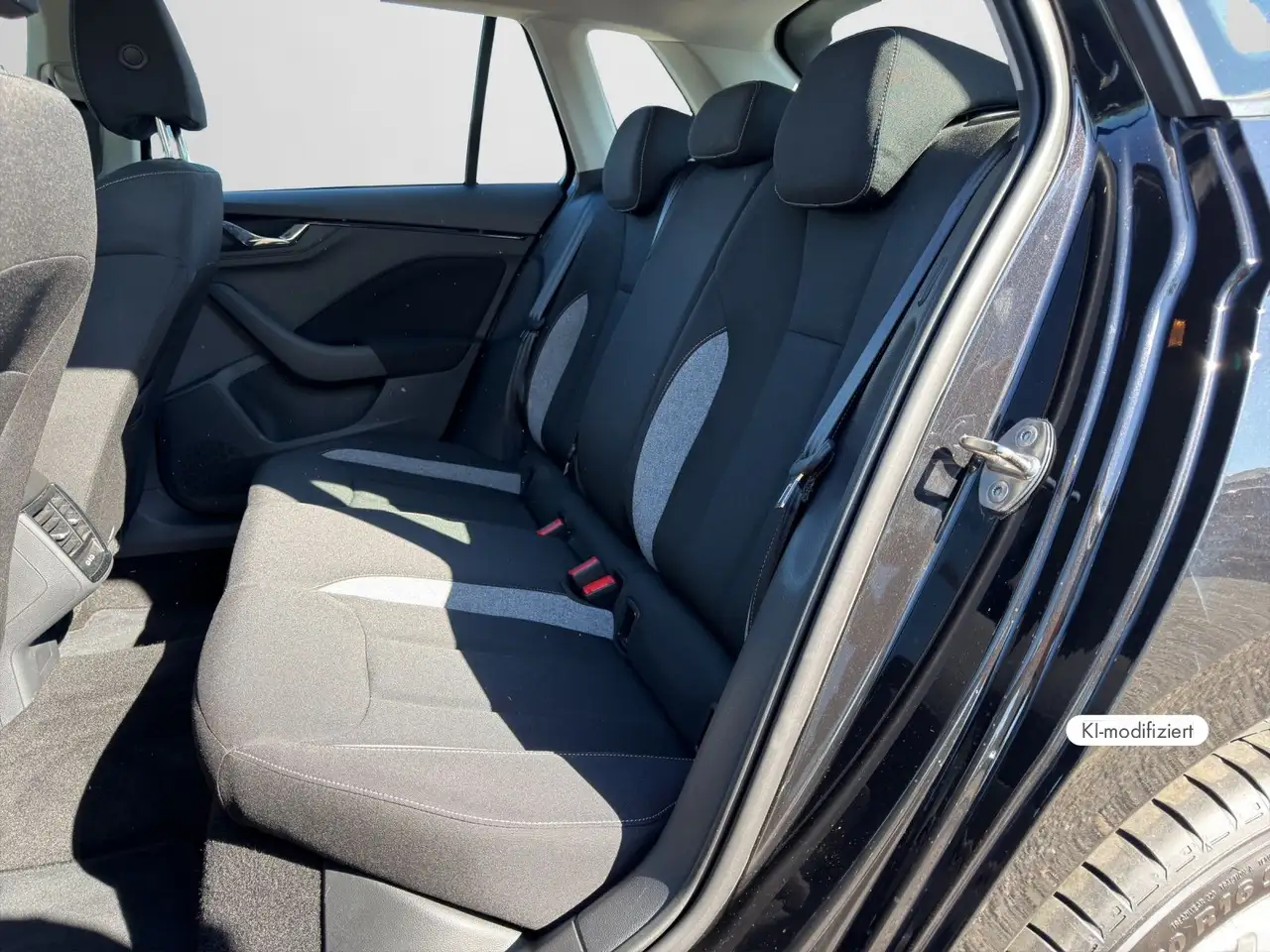 Skoda Kamiq 1.0 TSI DSG Selection LED+PDC+App+Climatr+ — Galerie du véhicule 14