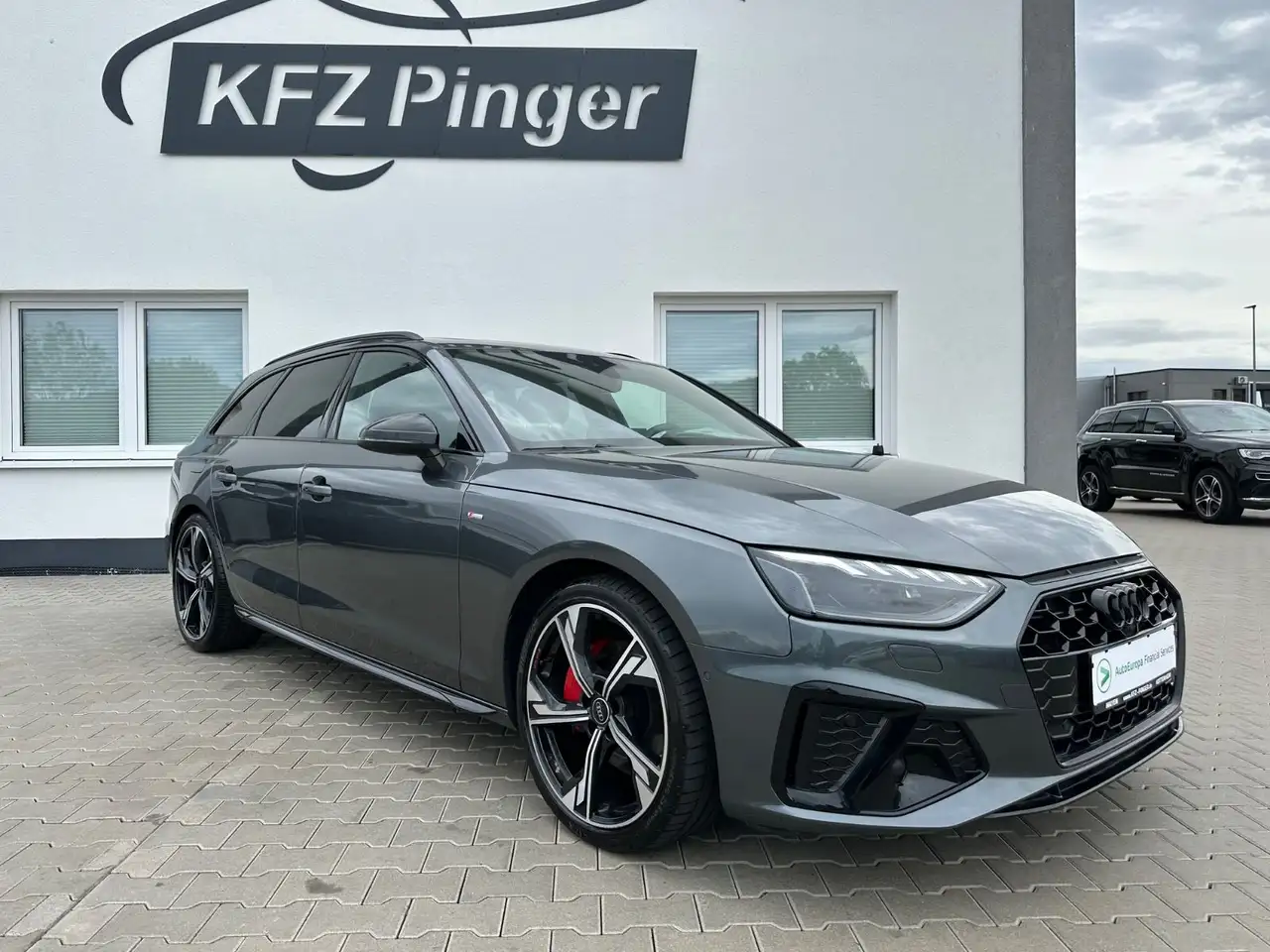 Audi A4 Avant 40 TFSI S line — Galería del vehículo 2
