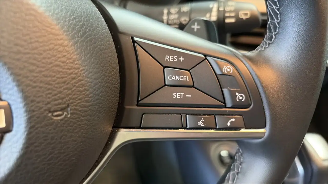 Nissan Juke 1.0 DIG-T N-Connecta 4x2 DCT 7 114 — معرض صور السيارة 27