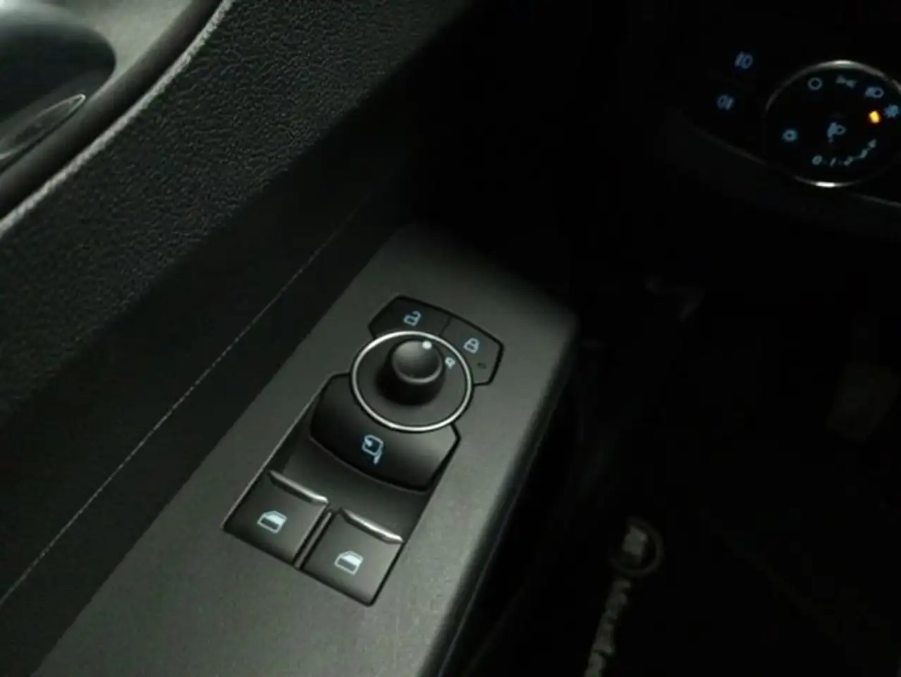 Ford Tourneo Courier 125cv 1.0 — Galería del vehículo 20
