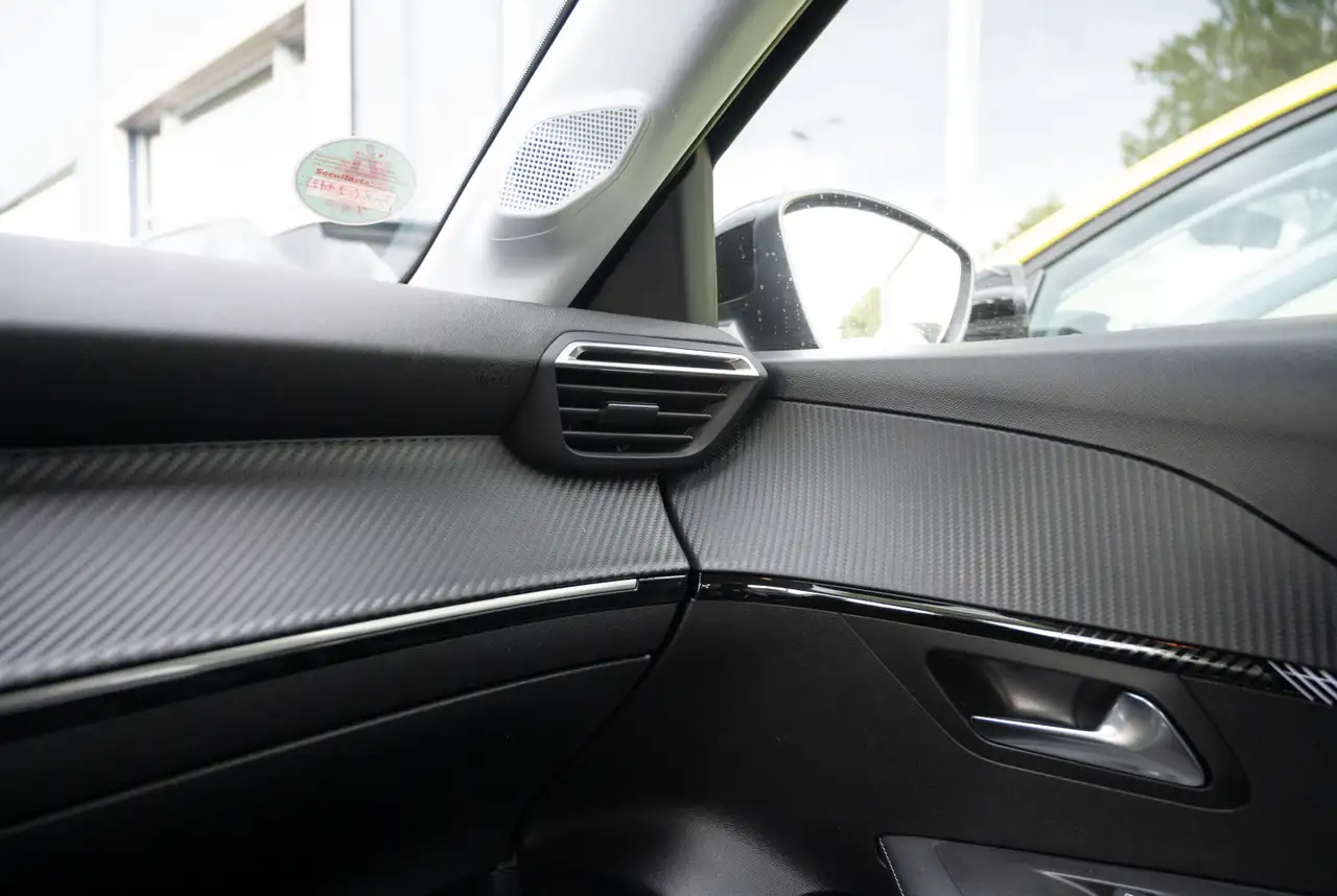 Peugeot 208 Allure 1.2 PureTech 100 *MIRRORSCREEN*SHZ*KOMFORT-PAKET* — Galería del vehículo 11
