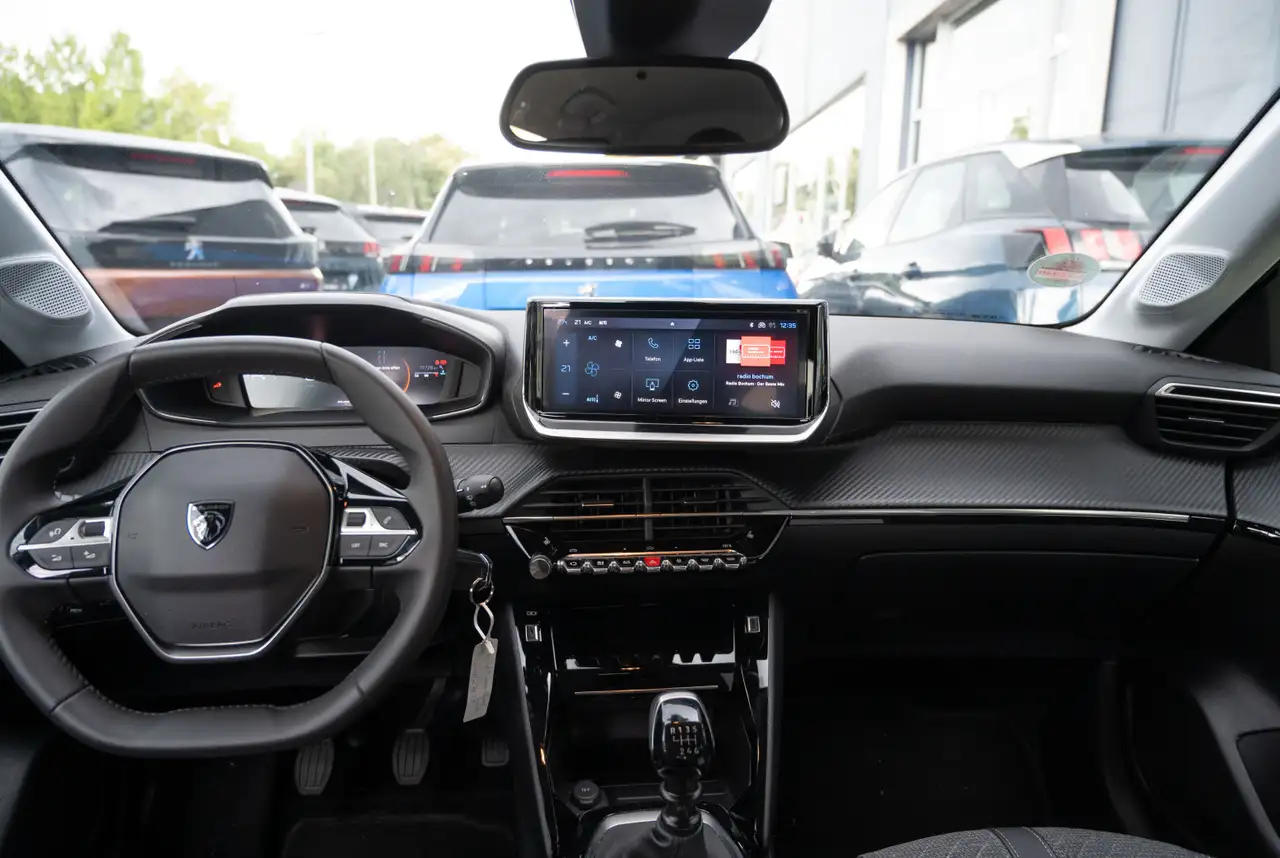 Peugeot 208 Allure 1.2 PureTech 100 *MIRRORSCREEN*SHZ*KOMFORT-PAKET* — Galería del vehículo 5