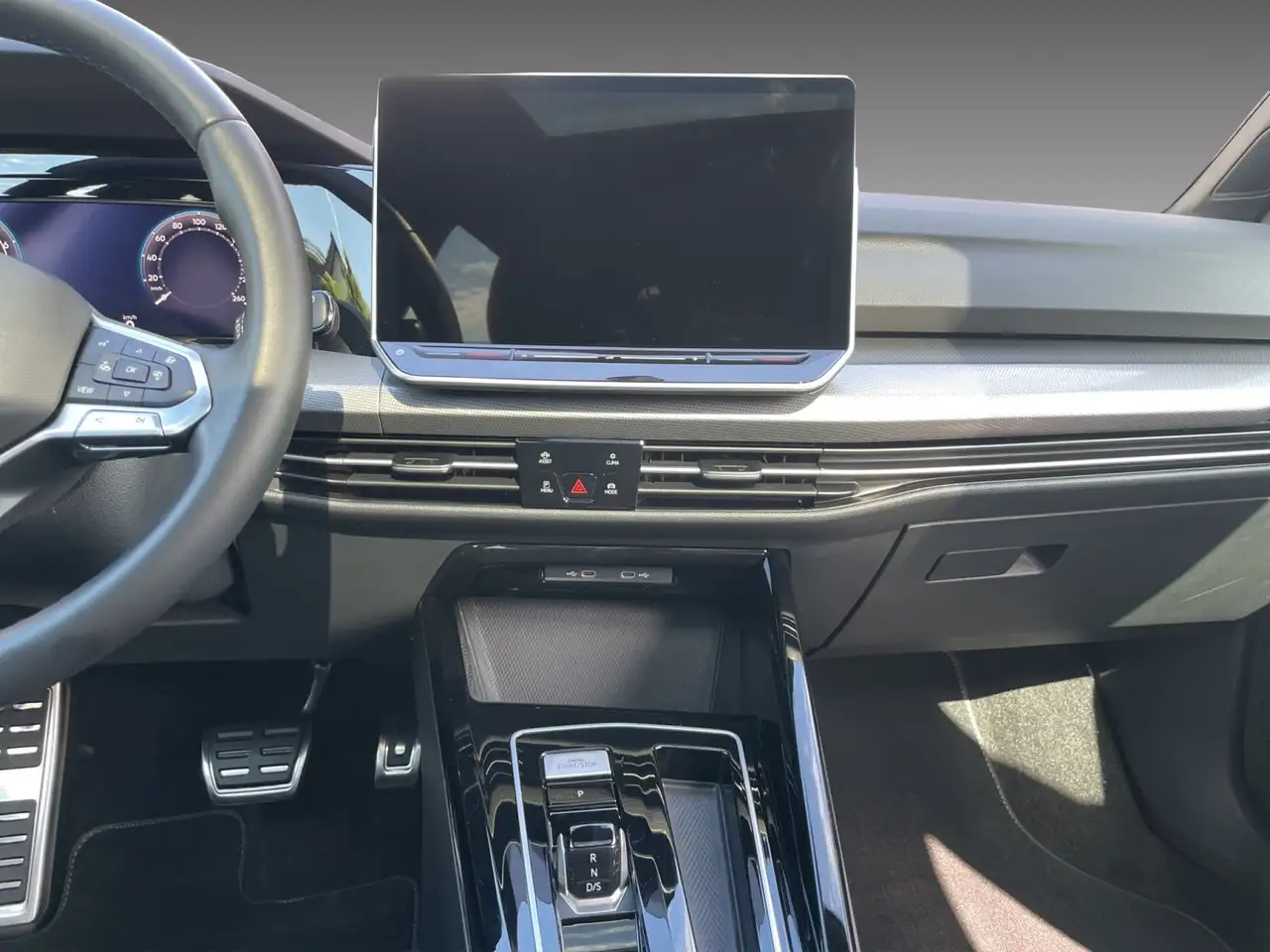 Volkswagen Golf VIII Edition 50 1.5 TSI DSG HEADUP+PANO — Galería del vehículo 13