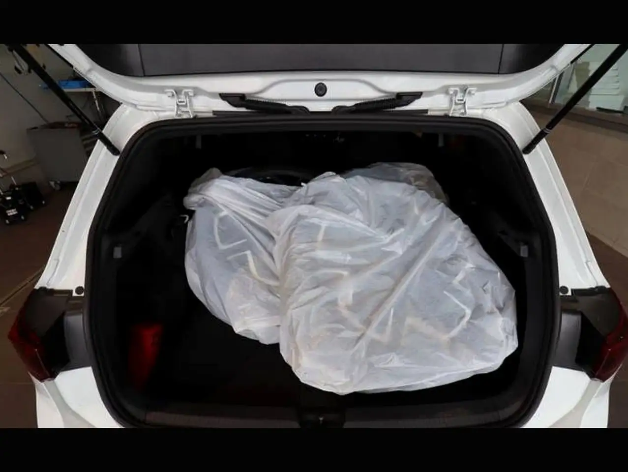 Volkswagen Golf VIII 1.5 eTSI DSG R-Line Navi+Keyless+HeadU — معرض صور السيارة 15