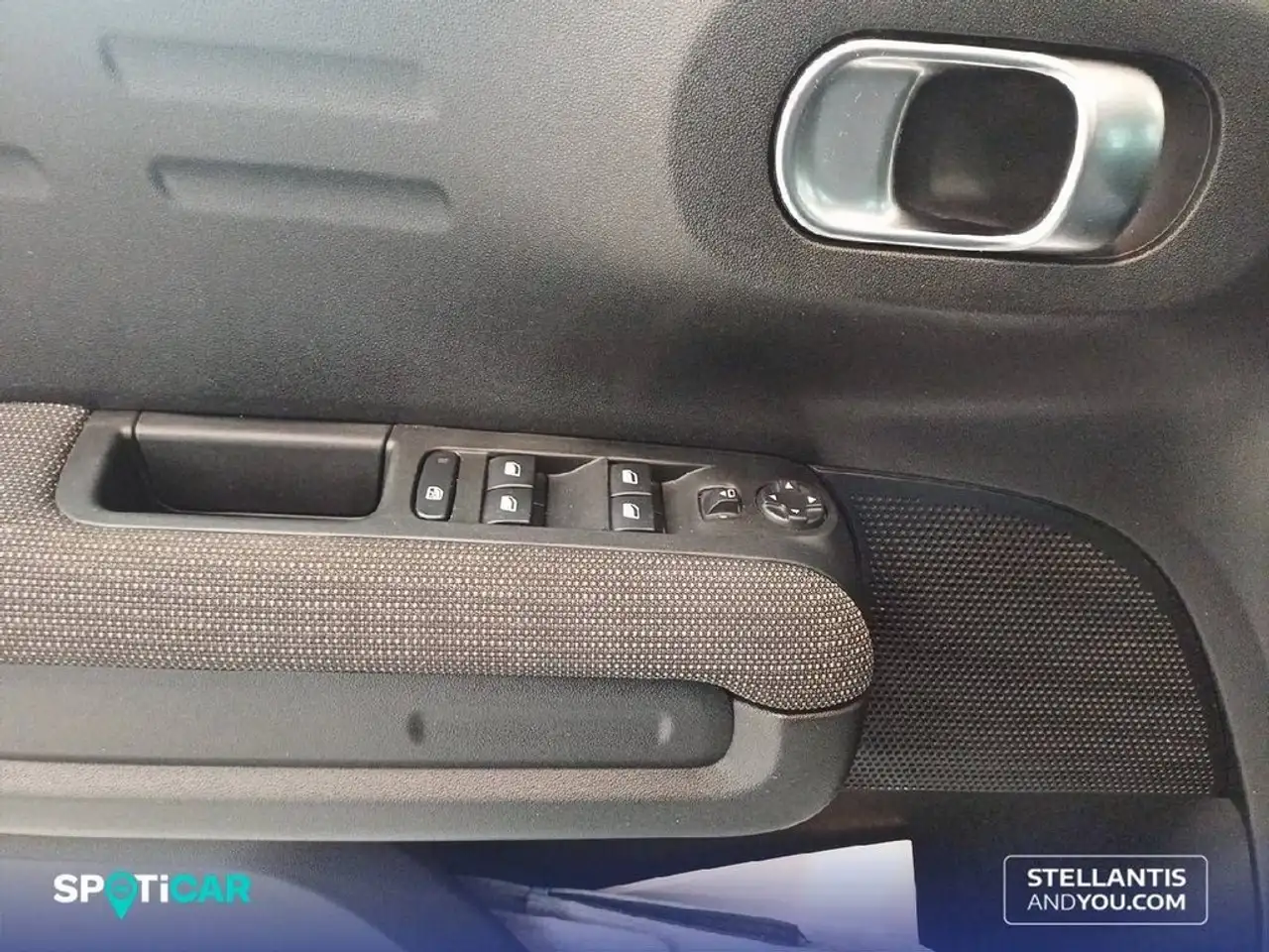 Citroen C3 Aircross BlueHDi 81kW (110CV) Plus — Vehicle gallery 17