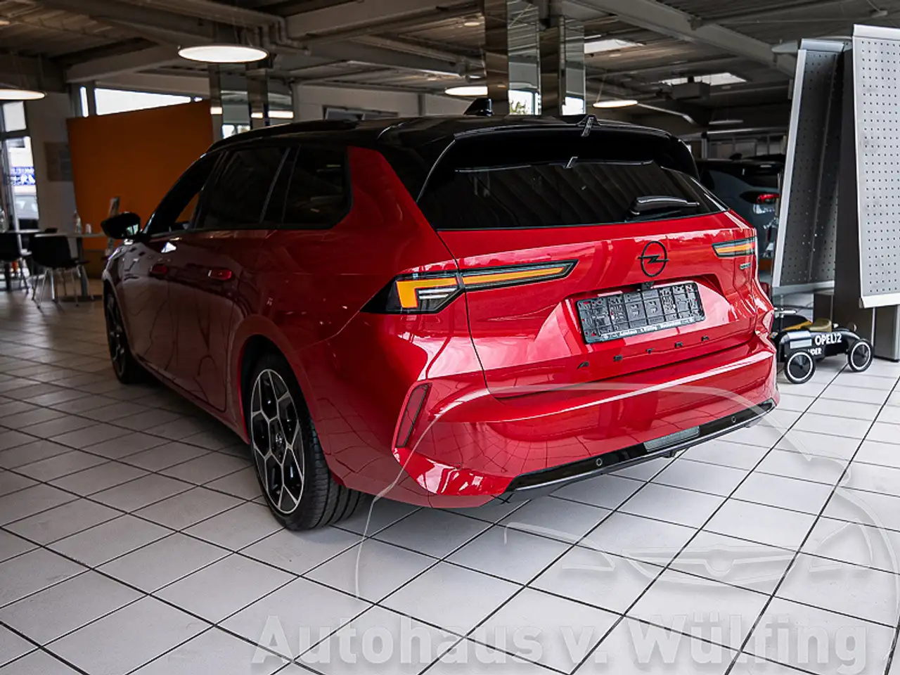 Opel Astra Sports Tourer GS Hybrid +TECH-PAKET+ALCANTARA+INFOTAINMENT-PAKET+ — معرض صور السيارة 4