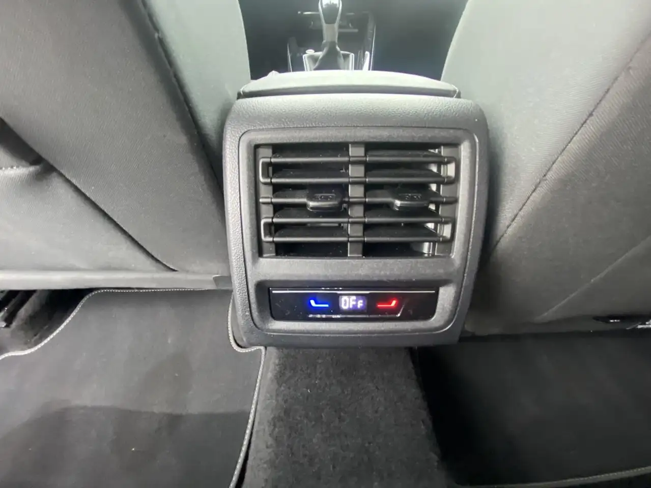Volkswagen Golf 1.5 TSI Style APP-CONNECT+18"+ACTIVE-INFO+A — Galería del vehículo 12