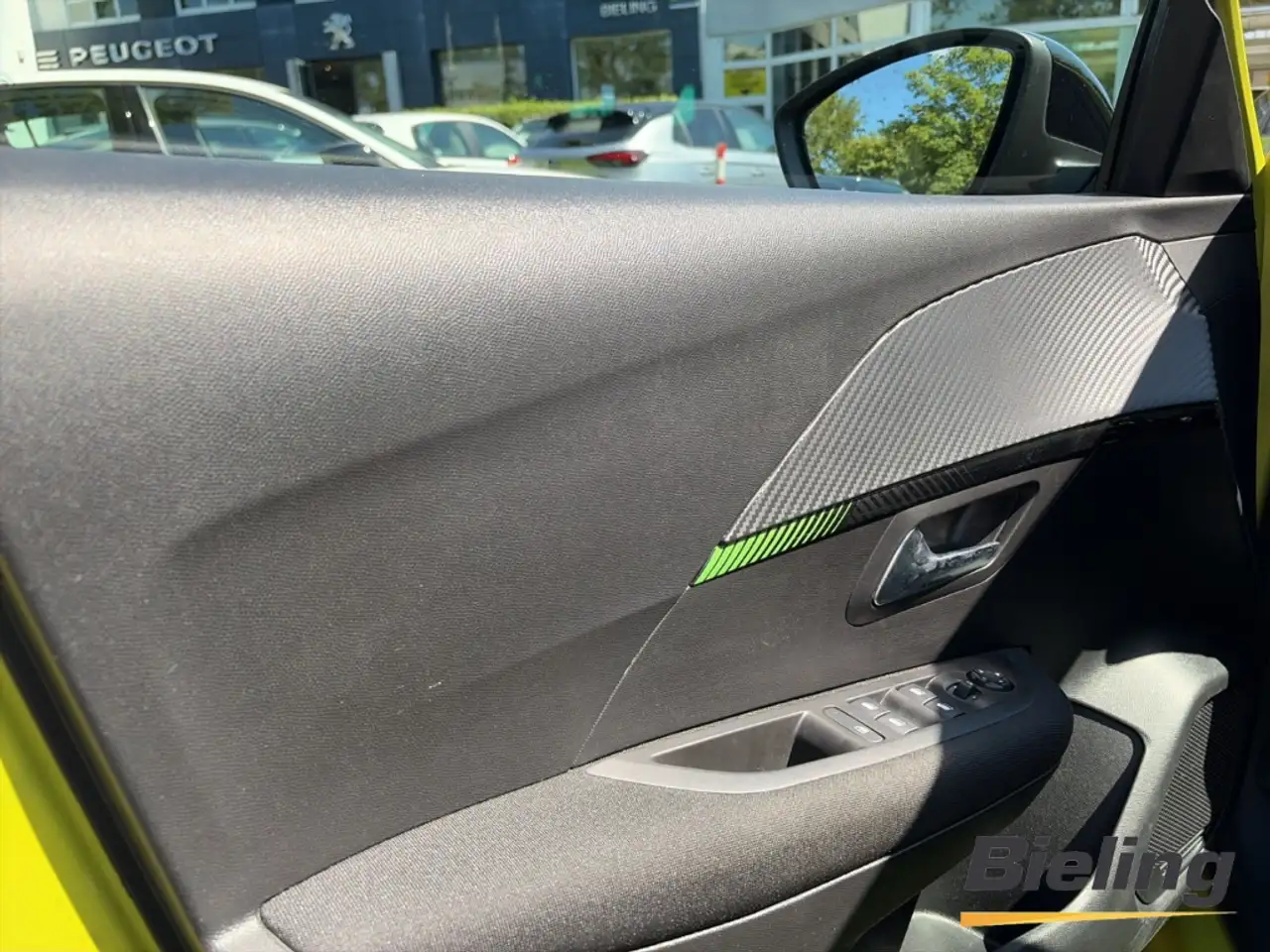 Peugeot 208 Active . Klima, Radio DAB, SHZ, PDC, AppleCarplay/ — Galería del vehículo 10
