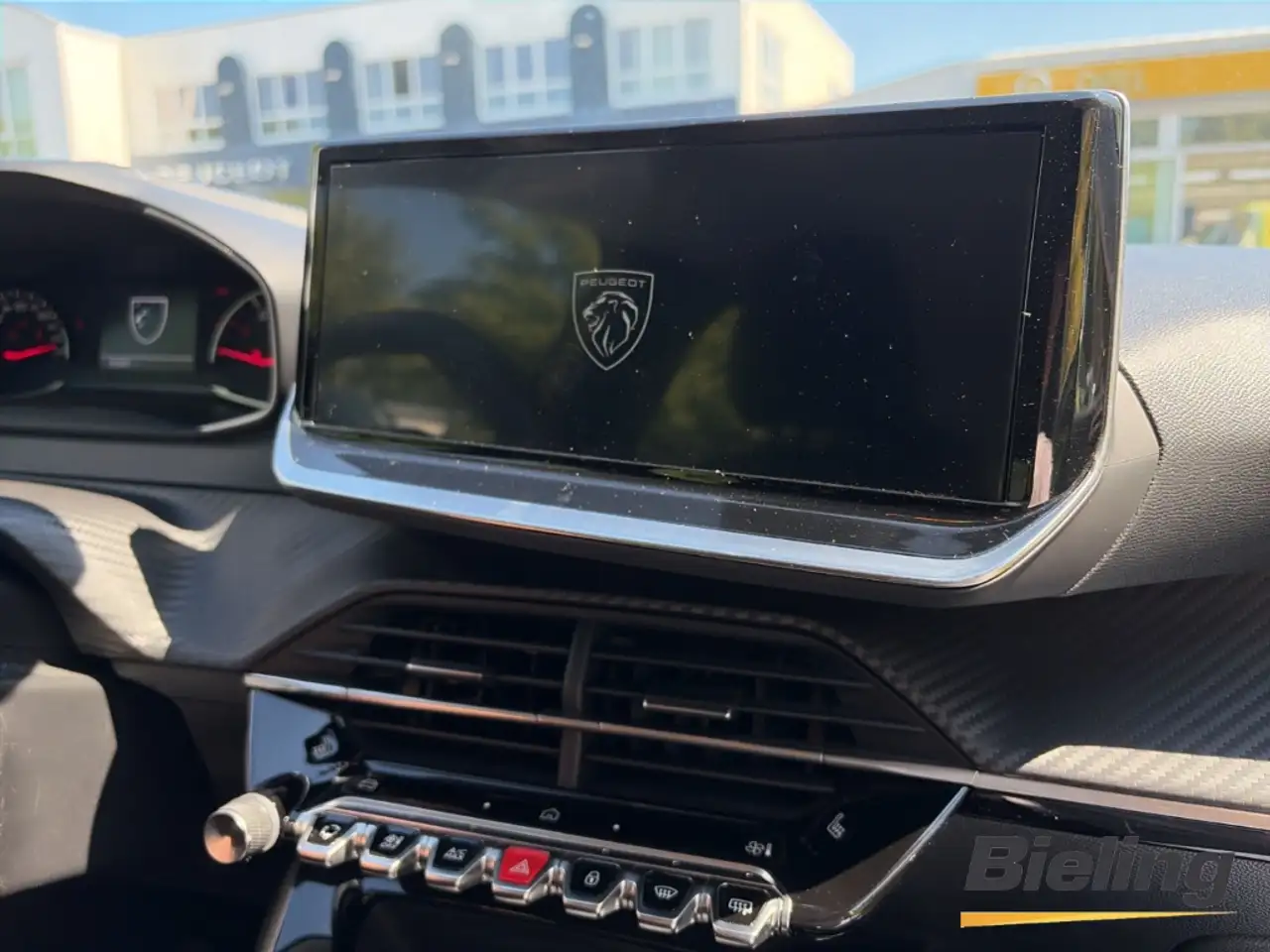 Peugeot 208 Active . Klima, Radio DAB, SHZ, PDC, AppleCarplay/ — Galería del vehículo 11