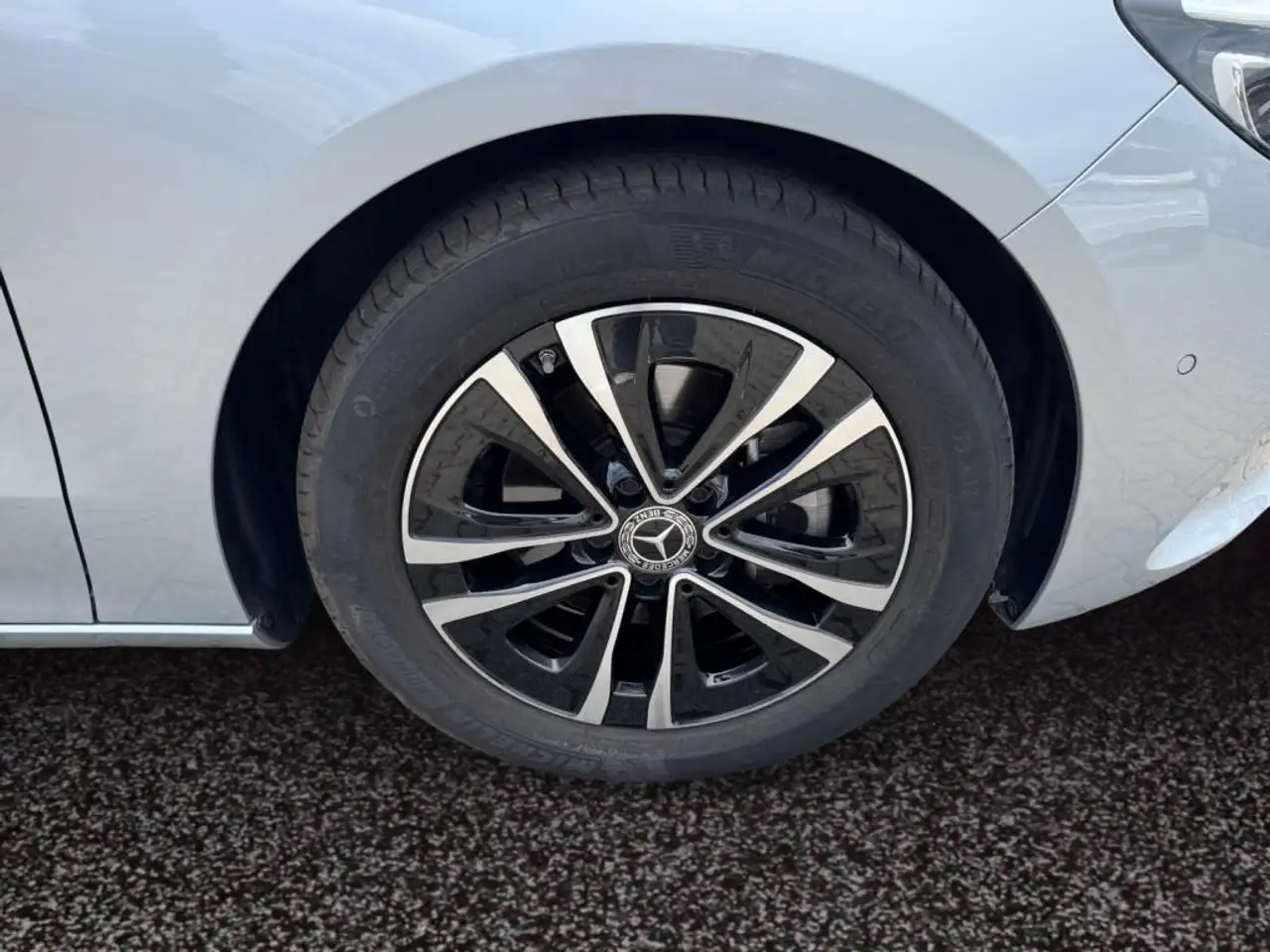 Mercedes-Benz B 180 AUT+Progressive+NAVI+SHZ+KAMERA+SPUR+LED — Galería del vehículo 6