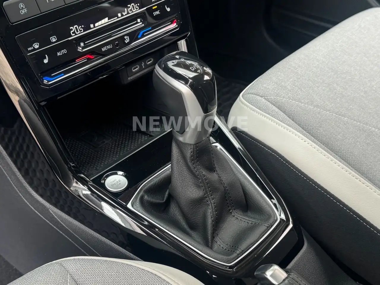 Volkswagen T-Cross 1.0 TSI DSG Virtual IQ Light ACC Carplay — Galería del vehículo 26